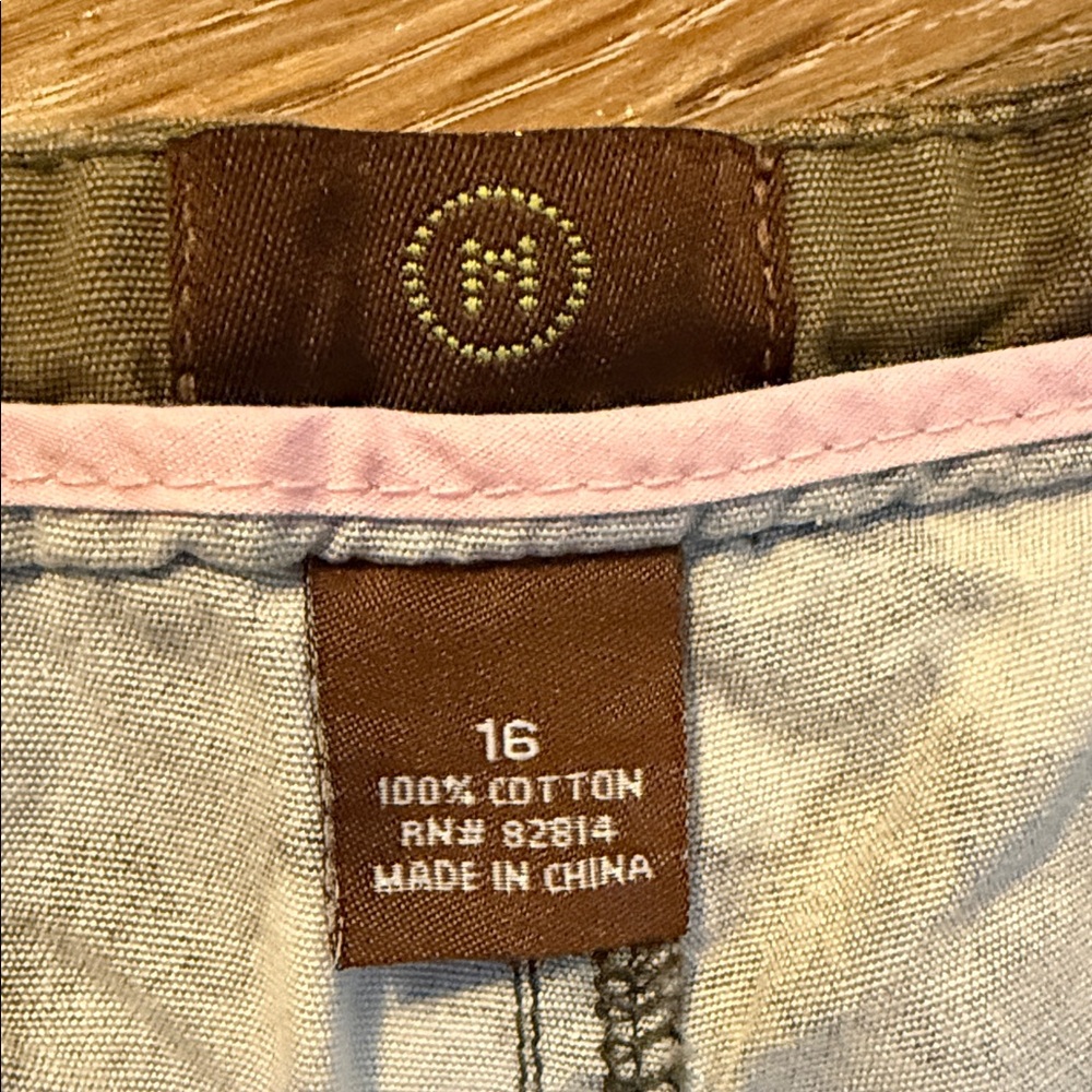 3/$20 Moosejaw Women's Tan Camo Cargo Capris Hunting Cabincore Outdoors Gorpcore - Picture 2 of 8